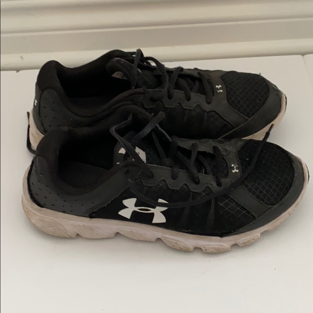 Boys Under Amour Shoes